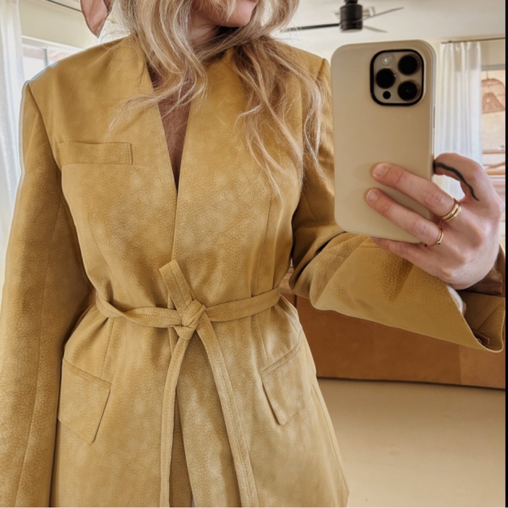 L’art Leather Blazer with Tie